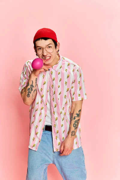 Crazy Queer Funny Stylish Guy Tattoo Puffing Balloon Cigarettes Looking — Stock Photo, Image