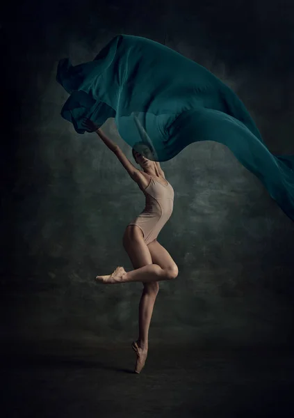 Gereserveerde Emoties Tender Mooie Ballerina Met Beige Bodysuit Actie Met — Stockfoto
