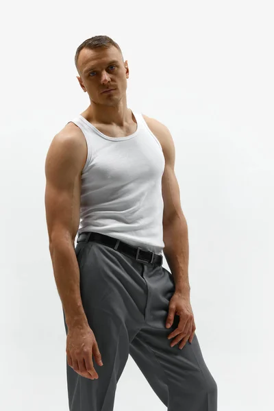 Macht Männlichkeit Stärke Reizvolles Porträt Eines Attraktiven Muskulösen Gut Aussehenden — Stockfoto