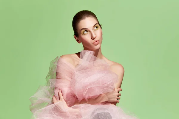 Nachdenkliche Dame Bilder Modisch Stilvoller Emotionaler Frauen Rosa Tüll Kleid — Stockfoto