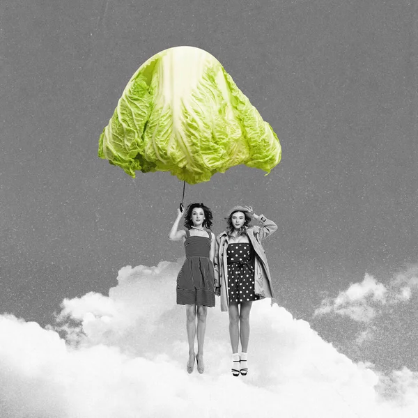 Kortárs Művészeti Kollázs Két Bájos Lány Használja Saláta Mint Esernyő — Stock Fotó