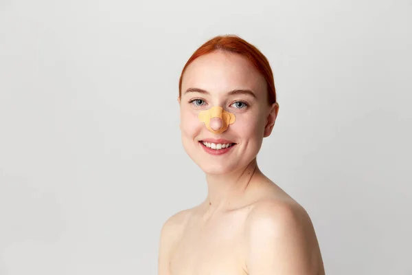 Natuurlijke Make Portret Met Prachtig Modemodel Met Rood Haar Blote — Stockfoto