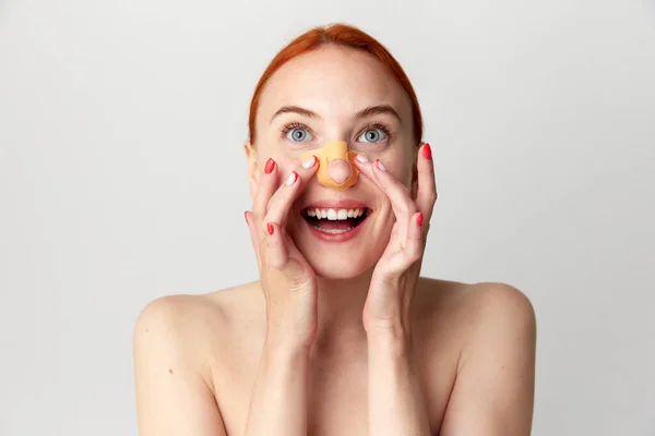 Felicidade Retrato Com Modelo Moda Encantador Com Cabelo Vermelho Ombros — Fotografia de Stock