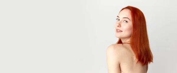Banner Com Uma Jovem Garota Linda Modelo Com Ombros Nus — Fotografia de Stock