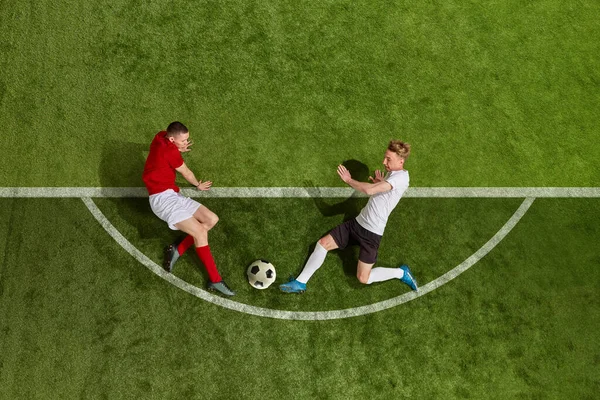Αεροφωτογραφία Των Ποδοσφαιριστών Αθλητική Στολή Και Μπότες Ποδοσφαίρου Αγωνίζονται Για — Φωτογραφία Αρχείου