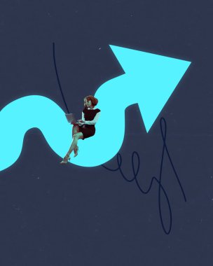 Yoğunlaştırılmış ofis çalışanı ile çağdaş sanat kolajı, ofiste dizüstü bilgisayarla oturan ve karanlık modda iyi sonuçlar elde etmek için çalışan kadın. Aşırı çalışma kavramı, başarı, teslim tarihleri, reklam