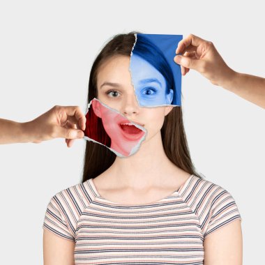 İnsan eli, farklı yüz ifadeleriyle fotoğraf yüzü parçalarını tutuyor. Sakin yüz mutluluk ve şokla birleşir. Kavramsal sanat kolajı. Duyguların kavramı, çeşitlilik, iç dünya, psikoloji