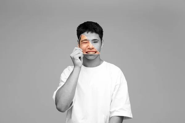 Schwarz Weiß Bild Eines Jungen Asiatischen Mannes Mit Bunten Fototeilen — Stockfoto