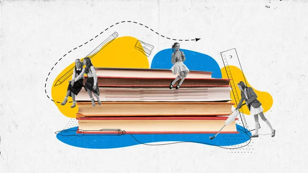 Büyük Kitapların Üzerinde Oturan Ilkokul Öğrencileri Çağdaş Sanat Kolajı Okula — Stok fotoğraf