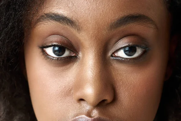 Close Image Young African Woman Eyes Nose Model Looking Camera — Stock Photo, Image