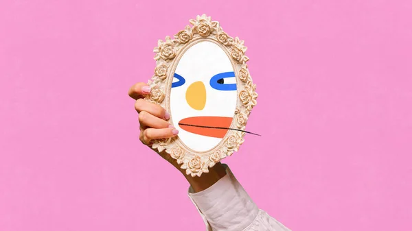 Koláž Současného Umění Ženskou Rukou Držící Malé Zrcátko Nakresleným Obličejovým — Stock fotografie