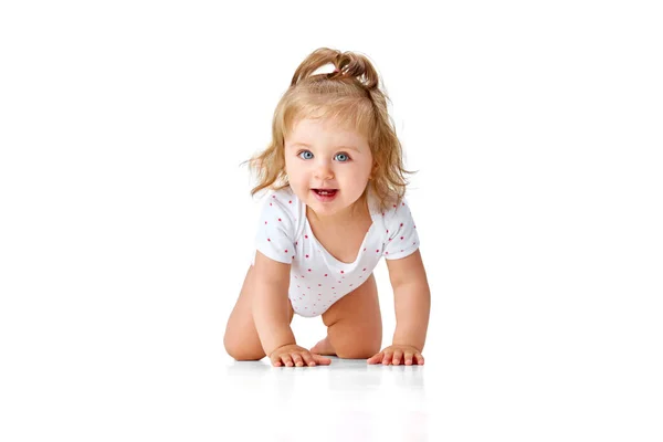 Glückliches Lächelndes Kleines Auf Dem Boden Kriechendes Mädchen Windeln Das — Stockfoto