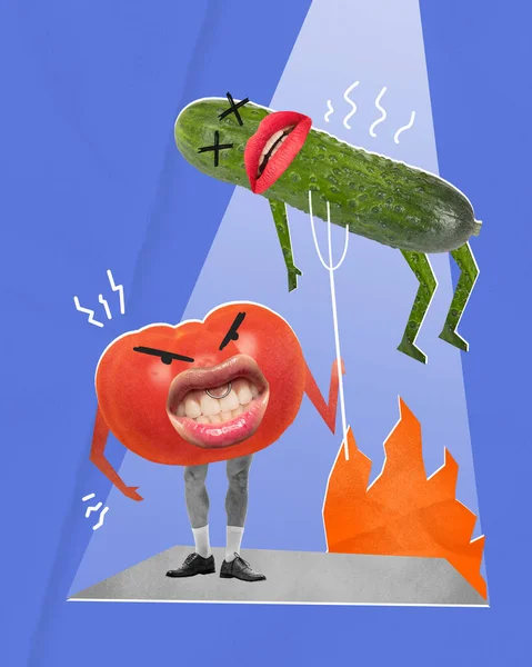 当代艺术中 愤怒的西红柿维奇用水叉和蓝色背景杀死了黄瓜 并点燃了光芒 垃圾食品的概念 健康食品 素食主义 健康的生活方式 — 图库照片