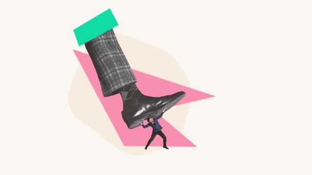 クリエイティブアートワーク プロのストレスと差別を象徴するビジネスマン オフィスワーカーに圧力をかける巨大な男性の足 ビジネス ワークロード 課題の概念 — ストック動画