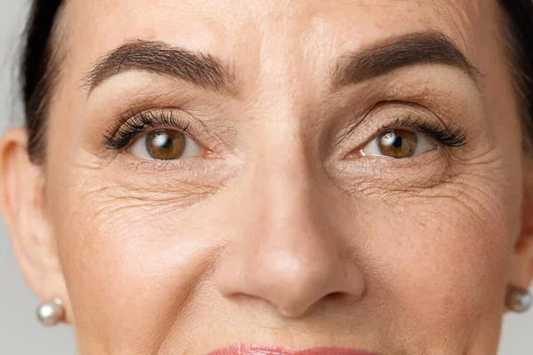 Closeup Portrait Middle Aged Woman Face Brown Eyes Well Kept — Stock Photo, Image