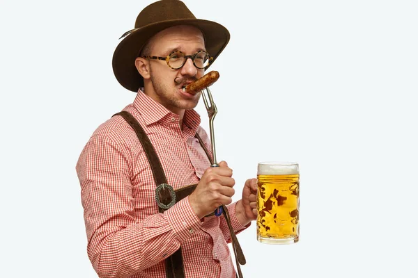 Привлекательный Баварский Мужчина Традиционном Праздничном Наряде Держит Огромную Кружку Пива — стоковое фото
