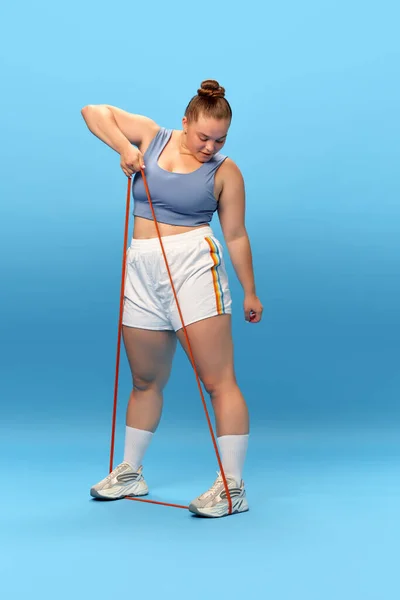 Jonge Overgewicht Size Vrouw Draagt Top Warming Training Gebruik Elastische — Stockfoto