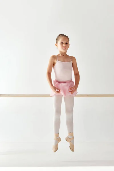 Rückseite Porträt Von Kleinen Entzückenden Ballerina Tänzerin Mädchen Rosa Tutu — Stockfoto