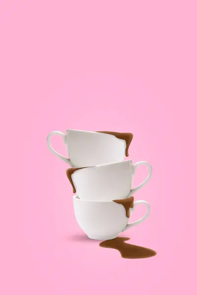 Творческий Дизайн Три Чашки Кофе Стоят Друг Друге Капли Кофе — стоковое фото