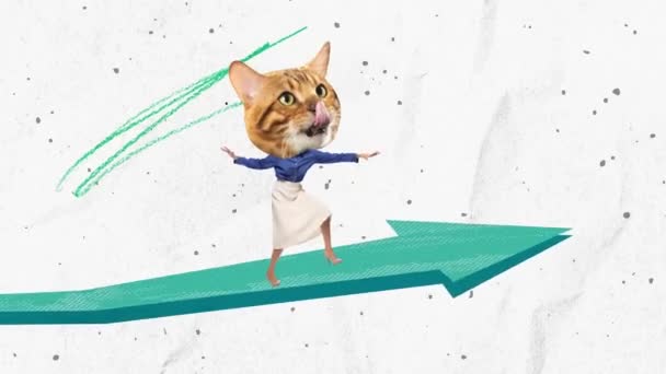 動かないで アニメーション プロモーションと成長を象徴する矢でサーフィンをキャットマズルを持つビジネス女性 ビジネス オフィスライフスタイル キャリアの概念 クリエイティブデザイン — ストック動画