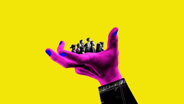 停止运动 男性手牵手的一群人 团队在黄色背景之上 有创意的艺术品超现实主义的业务 团队合作 广告概念 — 图库视频影像