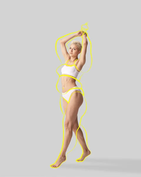 Sensual Mujer Pelo Corto Lencería Blanca Con Silueta Cuerpo Amarillo — Foto de Stock