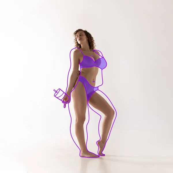 Нежная Молодая Женщина Нижнем Белье Окрашенным Фиолетовым Силуэтом Вокруг Тела — стоковое фото