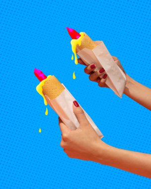 Poster. Çağdaş sanat kolajı. Modern yaratıcı model. Mavi arka planda parlak sosisleri olan lezzetli bir sosislinin elini tutmak. Yiyecek tüketimi kavramı. Kavramsal duvar kağıdı. Boşluğu kopyala