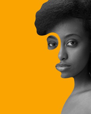 Poster. Çağdaş sanat kolajı. Kırpılmış tek renkli güzel Afro-Amerikan kadın gözleri ve portakal boyası tarafından seçilmiş ağız. Siyahi Tarih Ayı kavramı, medeni haklar, kültür. Ad