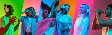 Neşeli genç erkek ve kadınlar kulaklıkla müzik dinliyorlar, şarkı söylüyorlar, neon ışıkta çok renkli arka planda dans ediyorlar. Kolaj. İnsani duygu, müzik, gençlik, eğlence ve neşe kavramı