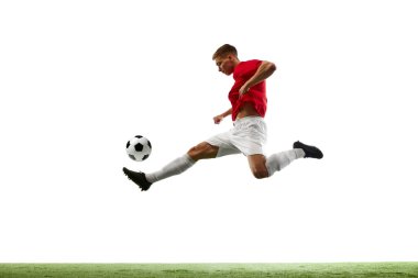 Futbol Hava Senfonisi. Atletizm. Futbol maestro 'sunun portresi havadan pas vermeyi, topun yeşil arkaplanlı beyaz zemine karşı dans etmesini organize eder. Spor oyunları kavramı, eşleşme.