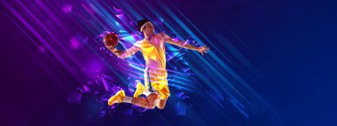 Pankart. Güçlü bir smaç. Genç basketbolcu çokgen ve akışkan elementlerle gradyan arkaplana karşı gol attı. Profesyonel spor konsepti, rekabet, şampiyonluk turnuvaları. Ad