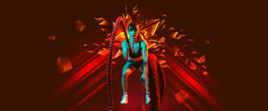 Poster. Atletik kadın, canlı çokgen ve akışkan neon elementlerle kırmızı eğimli arka plana karşı hareket halinde. Profesyonel spor kavramı, rekabet, fitness, spor salonu, güç. Ad