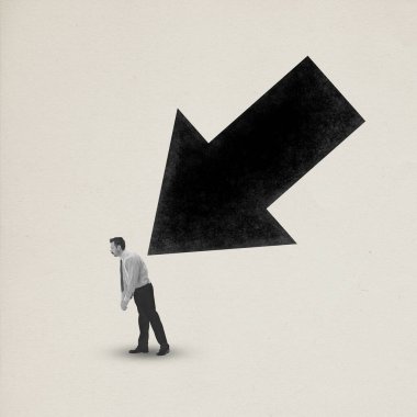 Çağdaş sanat kolajı. Siyah ok üzgün, yanmış işadamını itiyor. Minimalist tasarım. Tek renkli olsun. Motivasyon kavramı, profesyonel büyüme, hedef, hedef, iş, reklam