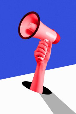 Poster. Çağdaş sanat kolajı. Pembe monokrom etkisi, hoparlörleri beyaz uzaydaki delikten tutuyor. Soyut sanat eserleri. Pop sanat kavramı, olumlu duygular, iletişim, sosyal medya, haber