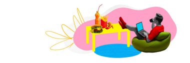Pankart. Çağdaş sanat kolajı. Genç bir adam, rahat koltuğunda oturmuş online çalışıyor ve yemek yiyor. Etkili iş. Mesafeli çalışma ve öğrenim anlayışı, serbest çalışma, internet, yeni normal. Ad