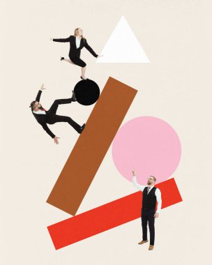 Çağdaş sanat kolajı. Resmi kıyafetli insanlar geometrik şekillerle etkileşime giriyor, çünkü problemleri çözmek için takım halinde çalışıyorlar. Ortaklık kavramı, iş birliği, takım çalışması, hedeflere ulaşmak. Ad