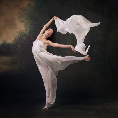 Sonsuz Bale. Dansçılar zarif formda ve akıcı elbiseler klasik stüdyo geçmişine karşı sonsuz bir zarafet duygusu yaratırlar. Tarih ve klasik kavramı, çağdaşlığın ve sanatta eski zamanların birleşimi.