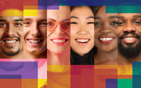 Живой коллаж разнообразных, улыбающихся людей с перекрывающимися красочными геометрическими фигурами, празднующих единство и радость человеческой связи. Концепция молодежи, разнообразия, человеческих эмоций, социального равенства. Объявление