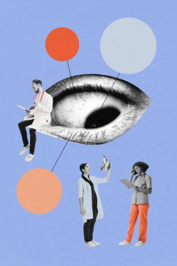 Çağdaş sanat kolajı. Üç tıp uzmanı mavi üzerine renkli bağlantıları olan geniş göz grafiklerini analiz ediyor. İşbirliği ve tıbbi odaklanma. Tıp kavramı, insan organları, sağlık hizmetleri