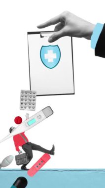 İş adamı elinde büyük bir sağlık sigortası dosyası, hastaları korumada doktora rehberlik ediyor. Sürekli bakım ve uzman rehberliği. Animasyon. Hareketi durdur. İlaç, iş, tedavi kavramı
