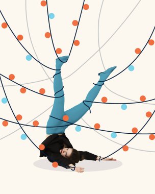 Çağdaş sanat kolajı. İplere dolanmış bir kadın, Mavi Pazartesi günü işyeri dinamikleri ve duygusal mücadelelerinin karmaşıklığını sembolize ediyor. Aşırı çalışma, duygusal tükenme kavramı.