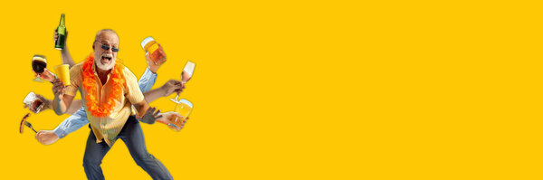 Коллаж современного искусства. Веселый пожилой человек в красочном наряде, окруженный напитками и закусками, демонстрирует беззаботную, тропическую праздничную атмосферу. Концепция алкогольных напитков, развлечений, ночных клубов. Объявление