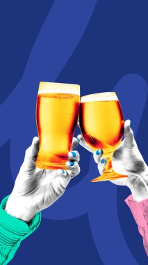 Kavramsal grafik tasarım. Bira bardaklarını tokuşturan eller, bayram neşesini kutlayan canlı kompozisyon, parti birliği ve neşeli gece hayatı. Kutlama konsepti, geleneksel festivaller. Pop sanat tarzı.