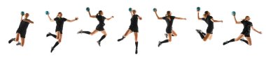 Yaratıcı kolaj. Kadın hentbolcu sıçrıyor, atıyor, havada sayı yapıyor, beyaz stüdyo arka planına karşı. Spor anlayışı, takım çalışması, patlayıcı güç, rekabet.