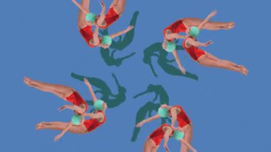 Hareketi durdur. Animasyon. Yüzücülerin tekerrür eden illüzyonları, gölge yankılarıyla dairesel bir hareketle elleri birleştiriyor ve uzatıyorlar. Yaz, tatil, tatil, spor, moda ve tarz kavramı.