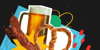 Kavramsal sanat kolajı. Bira fincanı, çıtır kraker ve soyut renkli arka planda yıldız ve şekilli sosis. Dergi tarzı. Kutlama konsepti, geleneksel festival, parti, içki