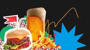 Çağdaş sanat kolajı. Bayraklı çizburger, bira kupası ve renkli arkaplanlı kırmızı ekose kumaşlı patates kızartması. Dergi tarzı. Fast food, bira festivali, piknik ve kutlama havası kavramı.