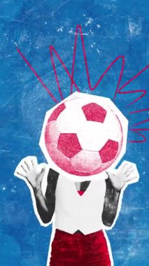 Modern reklam videosu. Mavi arka planda sevinç çığlıkları atmak yerine kırmızı futbol topuyla duygusal bir insan. Spor olayları kavramı. Doku efekti. Moda dergisi tarzı.