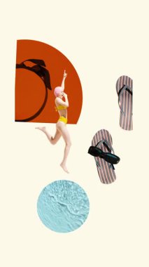 Moda reklamı. Sarı mayolu, pembe şapkalı, turuncu şapkalı, çizgili sandaletli, güneş gözlüklü ve turkuaz su desenli bir kız. Plaj stili kavramı, tatil havası, neşe, sıcaklık.